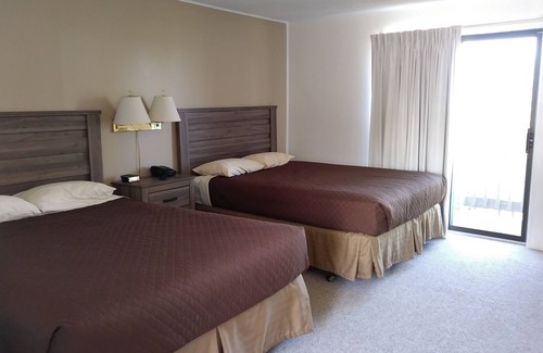 Rogers City Hotel | Driftwood Motel