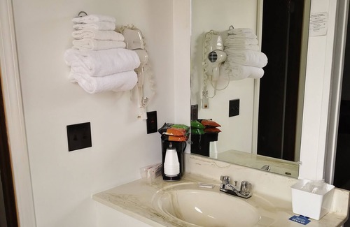 Rogers City Hotel | Driftwood Motel
