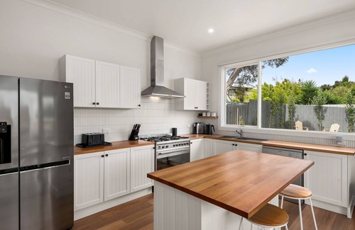 Portarlington House | Driftwood on Smythe - Beautifully Renovated with Bay Views.