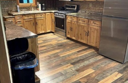 Lansing House | Drop Tine Ridge w/Hot Tub