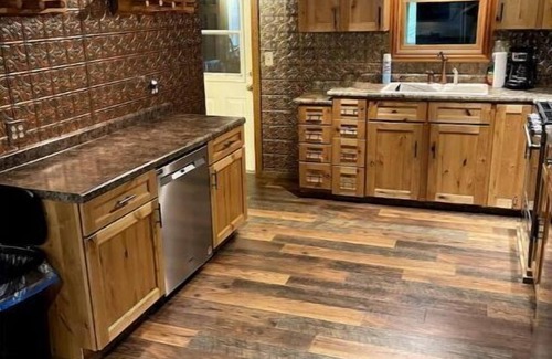 Lansing House | Drop Tine Ridge w/Hot Tub