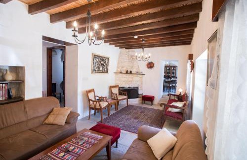 Droushia House | DROUSHIA CORNER HOUSE