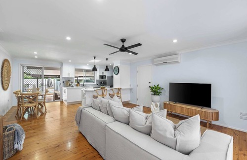 Currumbin Waters House | Drumfish Summary: Wel