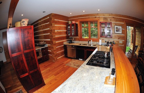 D'Arcy Cabin | Drumkeeran House - Magnificent Lakefront and Mountain Log Lodge - 5 Star Luxury