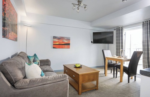 Llanycil Cottage | DRYSGOL LAKESIDE - BALA LAKE, romantic in Bala