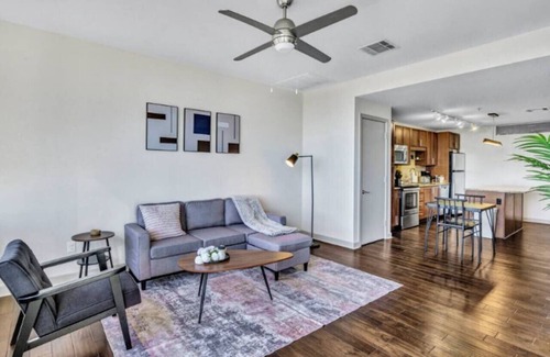 Downtown Dallas Apartment | DT Lux 1 Bed | 976sqft | 26th Floor | Gym | Pool