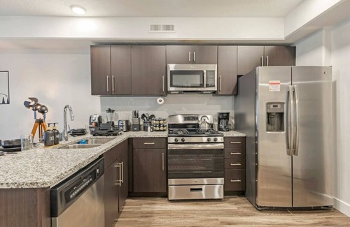 Rio Grande Apartment | DT SLC | King Bed | Gym | Parking | Walk Score 90