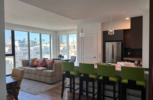 Koreatown Hotel | DTLA 1BR Deluxe near K-Town & Staples – Rooftop, Gym, WiFi