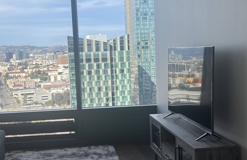 Downtown Los Angeles Apartment | Dtla walk to Crypto/La Live