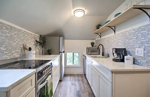 Golden Apartment | Dtwn Golden Apt < 9 Mi to Red Rocks Amphitheater!
