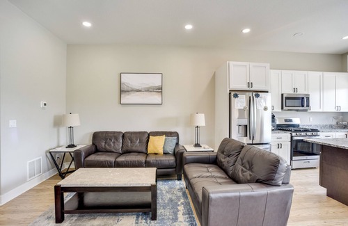 Woodland Park House | Dtwn Woodland Park Townhome w/Covered Deck