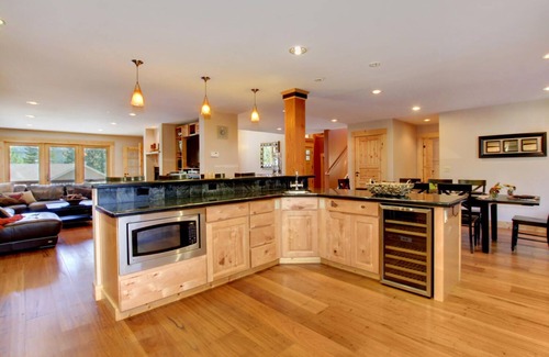 Country Club Estates House | Dual Master Suites, Pool Table, 3500 Sq. ft, Luxury Home, 5 Bedroom, Discounts,
