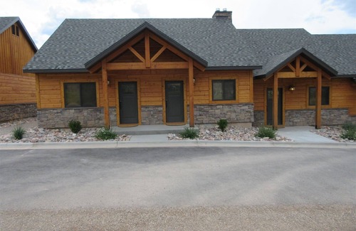 Afton Apartment | Dual Queens Townhomes On the Green