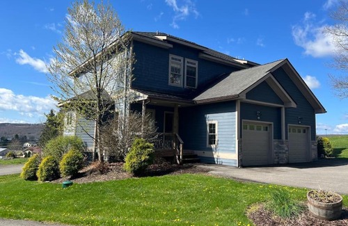 McHenry House | Dubla Vedere - Lake View - Hot Tub - Fire Pit - Sleeps 9