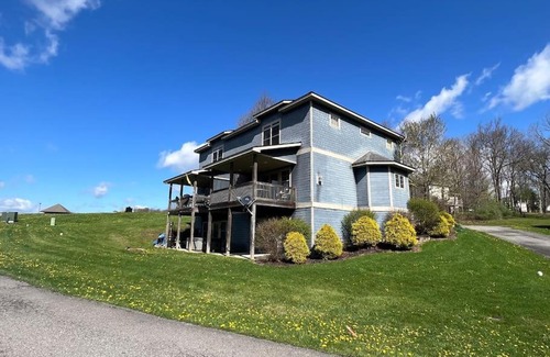 McHenry House | Dubla Vedere - Lake View - Hot Tub - Fire Pit - Sleeps 9