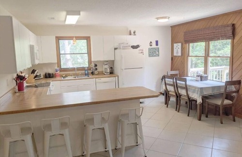 Southern Shores House | Duck Road Central Location🐶Dog Friendly🎾Parking &Tennis Pass⛱Walk to the Beach