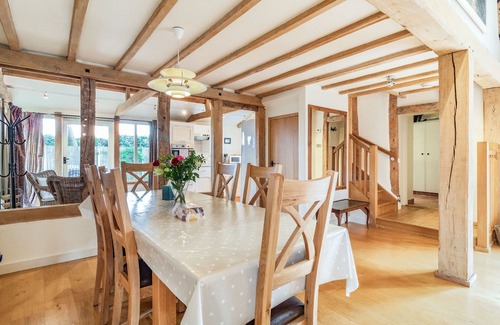 Pulham Market Cottage | DUCKSFOOT BARN, pet friendly, with a garden in Pulham Market