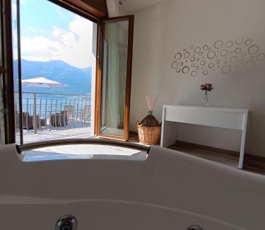 Lezzeno Apartment | Dudi Jolie Maison - Jacuzzi