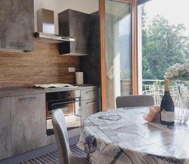 Lezzeno Apartment | Dudi Jolie Maison - Jacuzzi