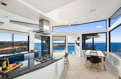 Mona Vale House | Due North - Stunning Beach & Ocean Views