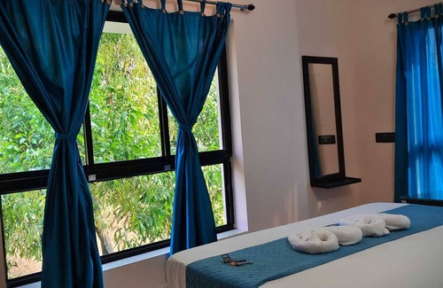 Bolpur Hotel | Dui Kanya Henshel Ghar