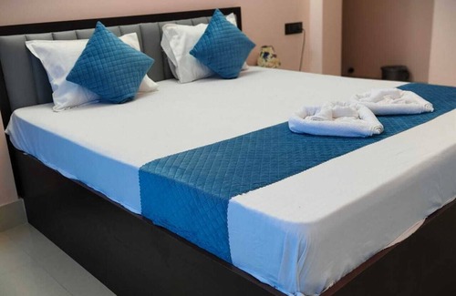 Bolpur Hotel | Dui Kanya Henshel Ghar