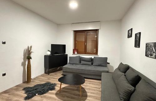 Mittelmeiderich Apartment | Duisburg FeelHome, Flughafen nah, 6 Personen, Badewanne, Zentral, WiFi, Ground Floor