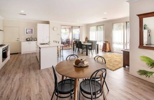 Busselton House | Duke Cottage - Pet Friendly Near Beach