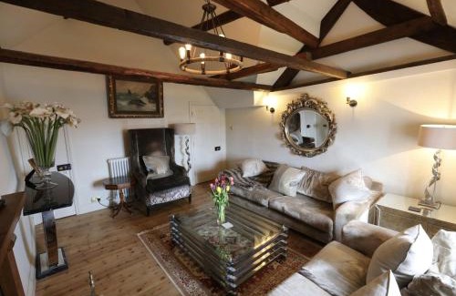 Lyme Regis Apartment | Duke of Monmouth penthouse luxury apartment Lyme Regis 3 bedroom parking Hot tub Garden dog friendly