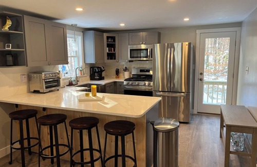 Hillsboro Cottage | Dukes Den - A Cozy Cottage by the Lake!