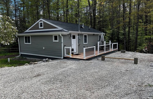Hillsboro Cottage | Dukes Den - A Cozy Cottage by the Lake!