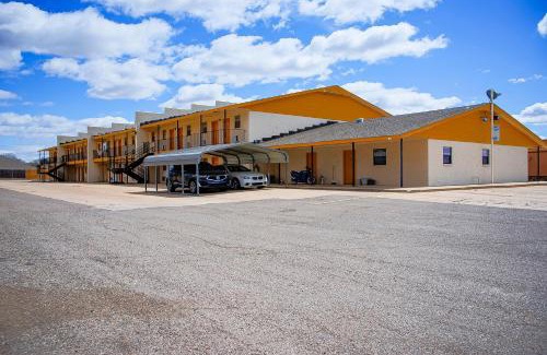 Duncan Hotel | Duncan Inn by OYO, OK - Hwy 81 Near Chisholm Casino