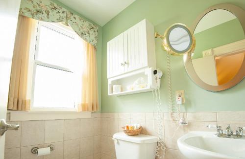 Queens Square Hotel | Dundee Arms Inn