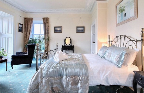 Rhu House | Duneira is an elegant victorian villa with Hot Tub in Rhu, Argyll & Bute