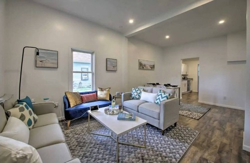Chesterton House | Dunes Home 3 Bedroom I 2 BHR I 2 Living rooms Home | Valpo University | Dunes