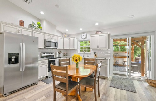 Dunnellon House | Dunnellon Dream - Pool, Fire Pit & Outdoor Bar