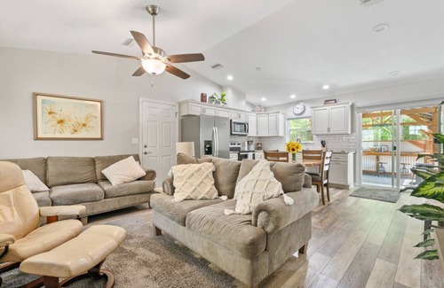 Dunnellon House | Dunnellon Dream - Pool, Fire Pit & Outdoor Bar