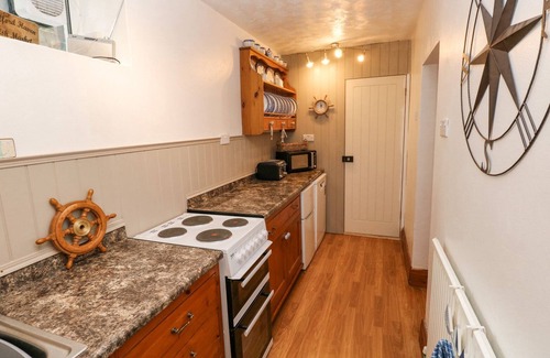 Little Haven Cottage | DUNNOCK COTTAGE, family friendly, with open fire in Broad Haven