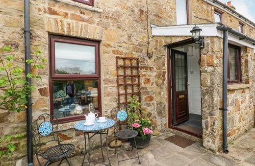 Little Haven Cottage | DUNNOCK COTTAGE, family friendly, with open fire in Broad Haven
