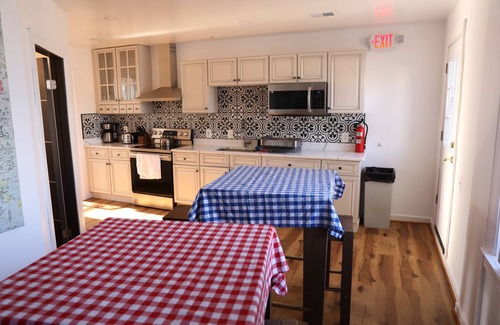 Logan Circle Hostel | Duo Housing Hostel