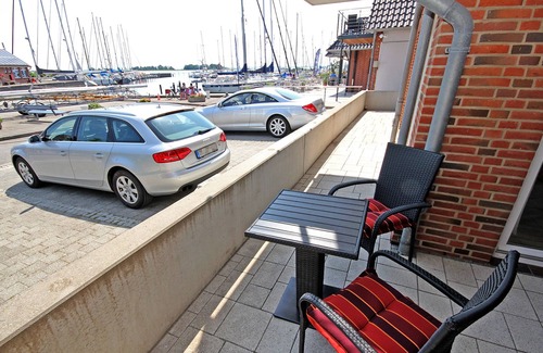 Lemkenhafen Apartment | DUO on the ground floor - apartment with harbor vi