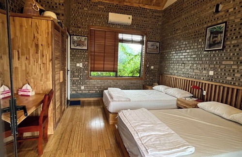 Son Tay Hostel | Duong Lam Village