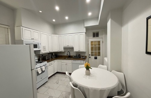 Columbia Heights Apartment | Duplex 2-Bedroom 1-Den located 2.5 Miles North Of The White House