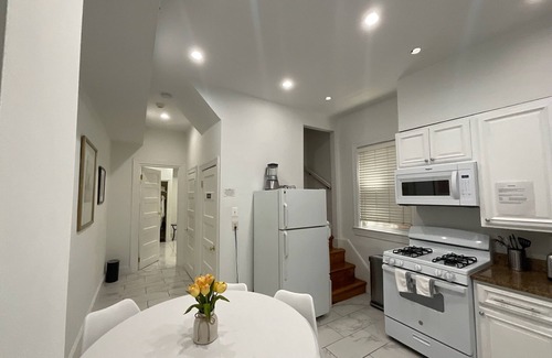 Columbia Heights Apartment | Duplex 2-Bedroom 1-Den located 2.5 Miles North Of The White House