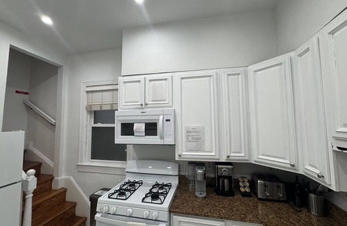 Columbia Heights Apartment | Duplex 2-Bedroom 1-Den located 2.5 Miles North Of The White House