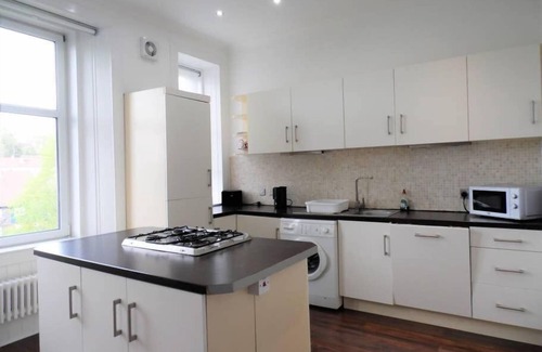 Paisley Apartment | Duplex 4 Bed Apartment, Very Spacious, Paisley - Near GLA Airport