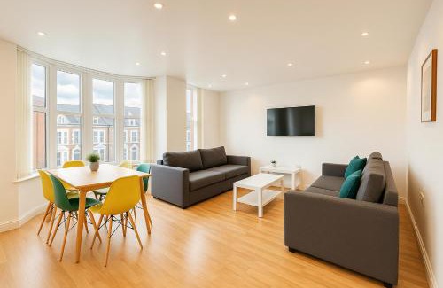Cathays Apartment | Duplex Apartment For Up to 13 Near City Centre