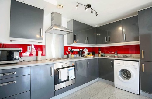 Newport Pagnell Apartment | Duplex Apartment Balcony FreeParking SmartTV
