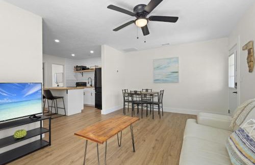 West Bradenton House | Duplex Both Units Dog Near Ami Patio Tv