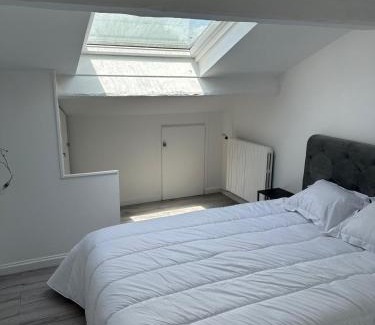 10th Arrondissement Enclos-St-Laurent House | Duplex cosi